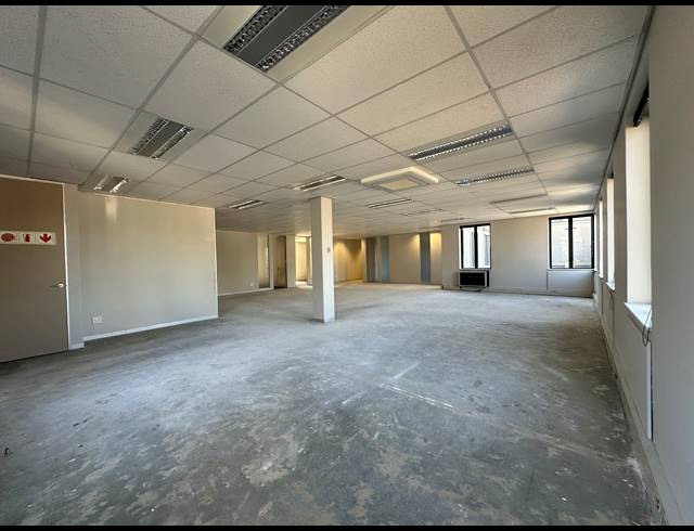 557M² OFFICE TO LET IN SANDOWN